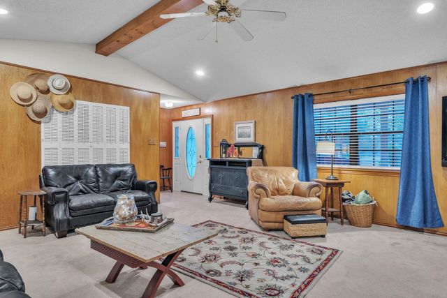 2802 Red Maple Rd, Big Sandy, TX 75755