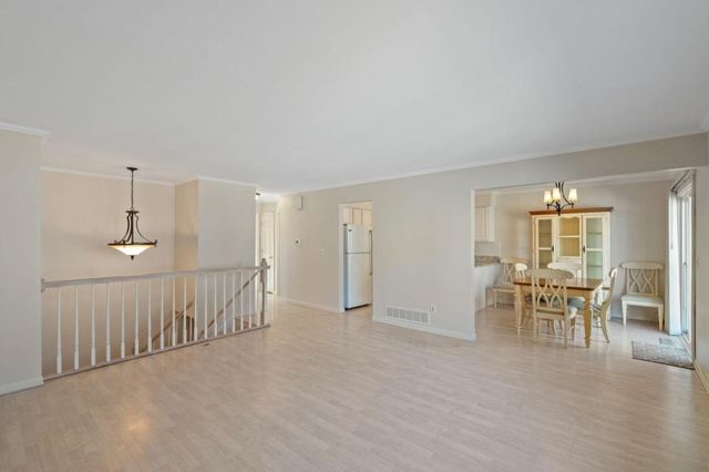6140 Creek View Trail, Minnetonka, MN 55345