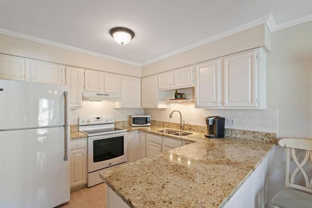 6140 Creek View Trail, Minnetonka, MN 55345