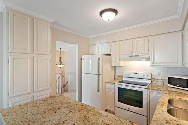 6140 Creek View Trail, Minnetonka, MN 55345