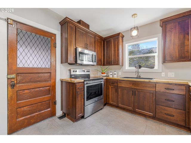 210 19TH St Se, Salem, OR 97301