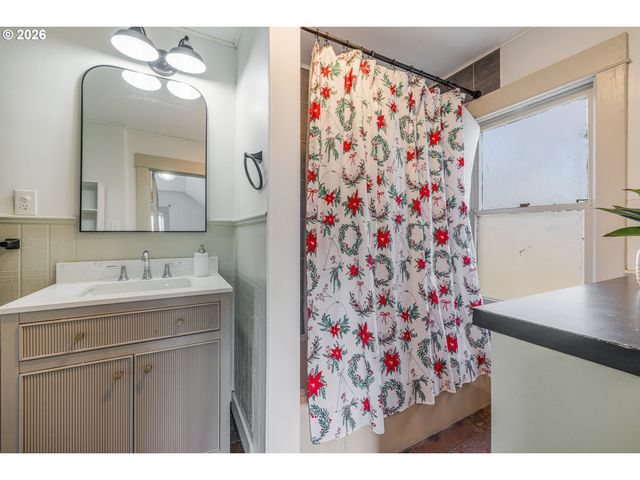 210 19TH St Se, Salem, OR 97301