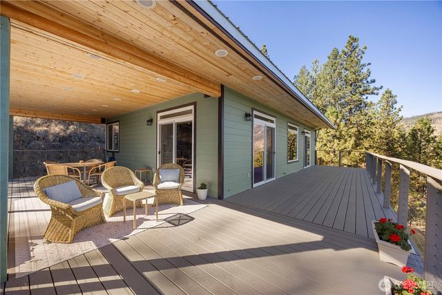 31 Cougar Crossing Lane, Chelan, WA 98816