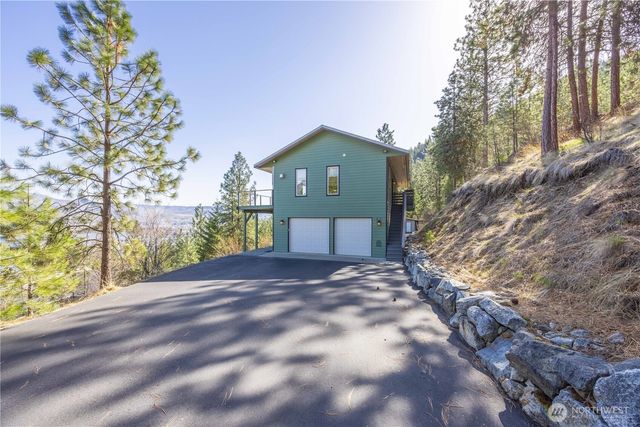 31 Cougar Crossing Lane, Chelan, WA 98816