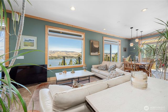 31 Cougar Crossing Lane, Chelan, WA 98816
