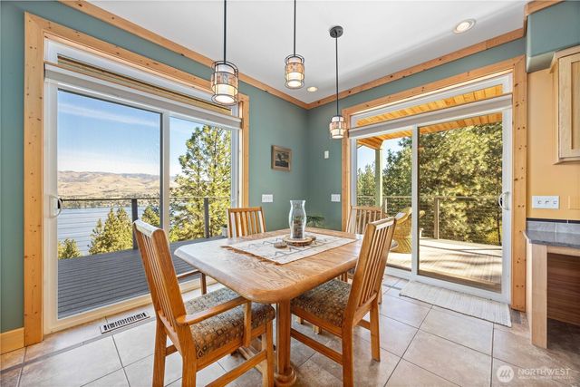 31 Cougar Crossing Lane, Chelan, WA 98816