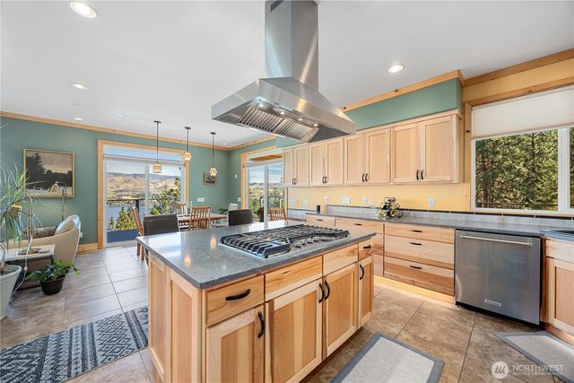31 Cougar Crossing Lane, Chelan, WA 98816