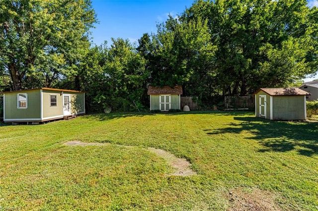 2703 Lamroc Road, Greensboro, NC 27407