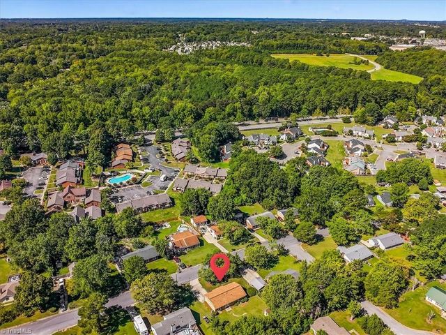 2703 Lamroc Road, Greensboro, NC 27407