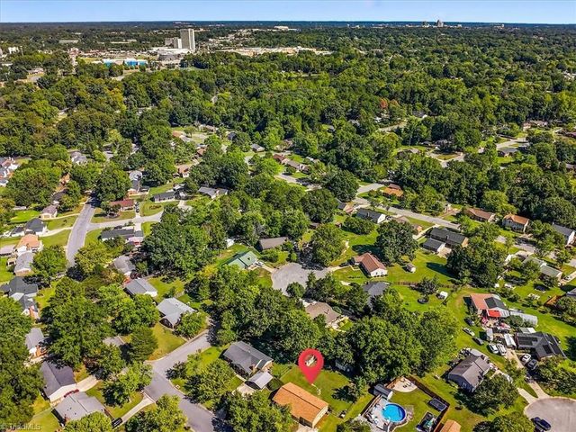 2703 Lamroc Road, Greensboro, NC 27407