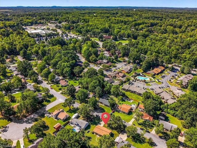 2703 Lamroc Road, Greensboro, NC 27407