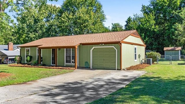2703 Lamroc Road, Greensboro, NC 27407
