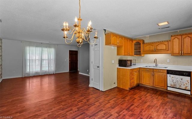 2703 Lamroc Road, Greensboro, NC 27407