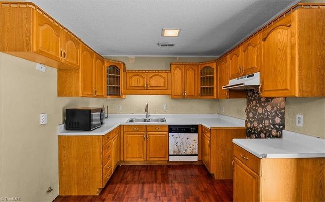2703 Lamroc Road, Greensboro, NC 27407