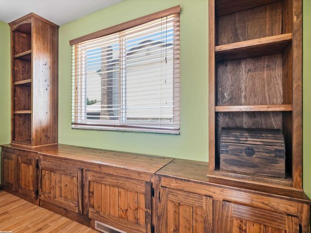 14604 Lakeshore Drive, Sterling Heights, MI 48313