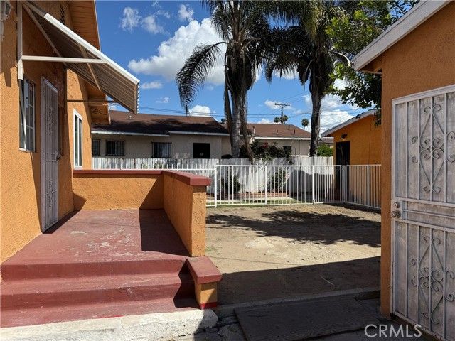 6624 Miramonte, Los Angeles, CA 90001