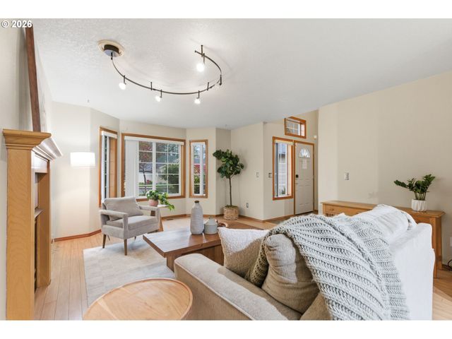 1496 Se ALTHAUS Dr, Troutdale, OR 97060