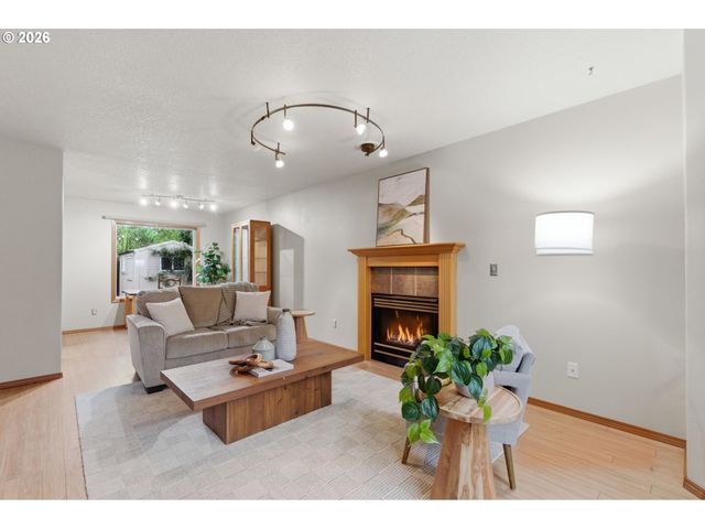 1496 Se ALTHAUS Dr, Troutdale, OR 97060