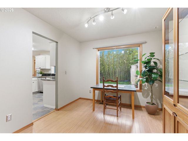 1496 Se ALTHAUS Dr, Troutdale, OR 97060