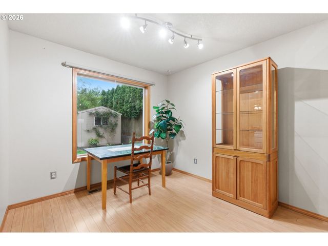 1496 Se ALTHAUS Dr, Troutdale, OR 97060