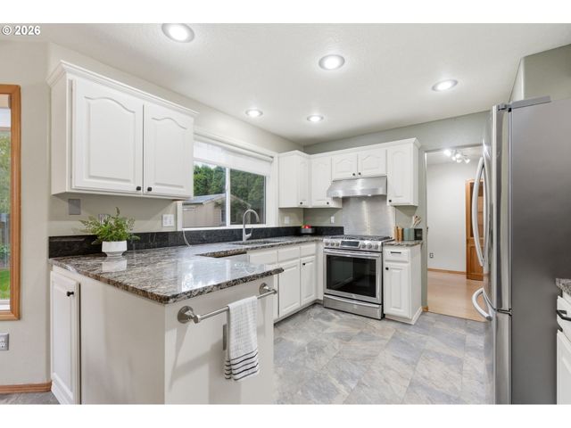 1496 Se ALTHAUS Dr, Troutdale, OR 97060