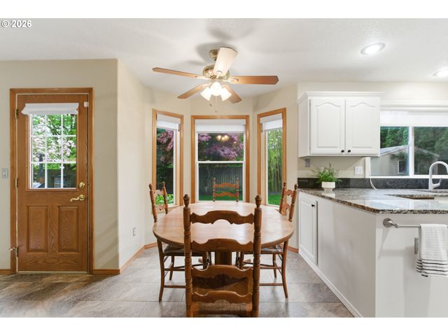 1496 Se ALTHAUS Dr, Troutdale, OR 97060