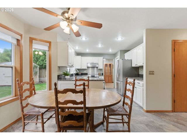 1496 Se ALTHAUS Dr, Troutdale, OR 97060