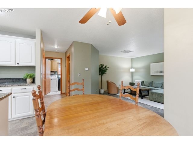 1496 Se ALTHAUS Dr, Troutdale, OR 97060