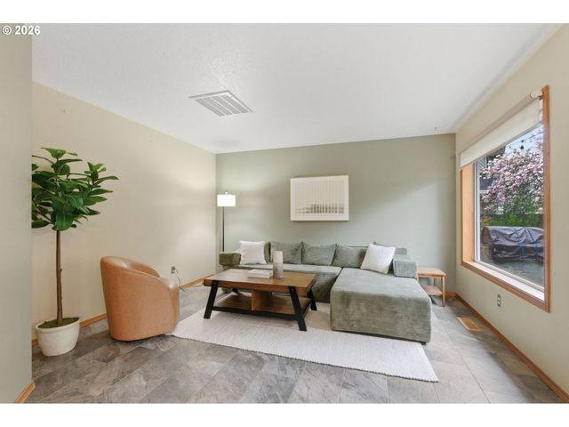 1496 Se ALTHAUS Dr, Troutdale, OR 97060