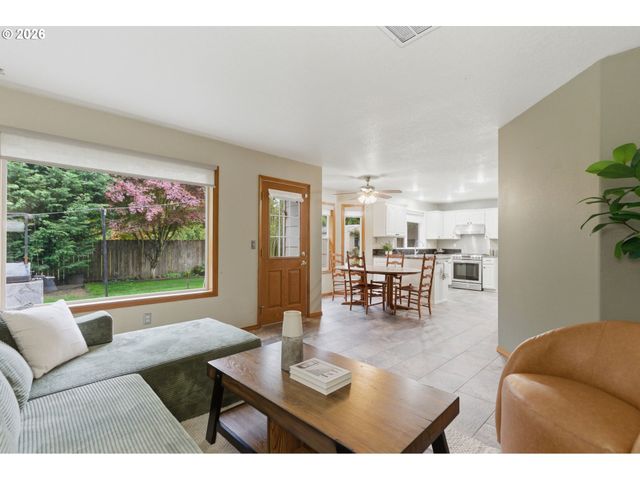 1496 Se ALTHAUS Dr, Troutdale, OR 97060