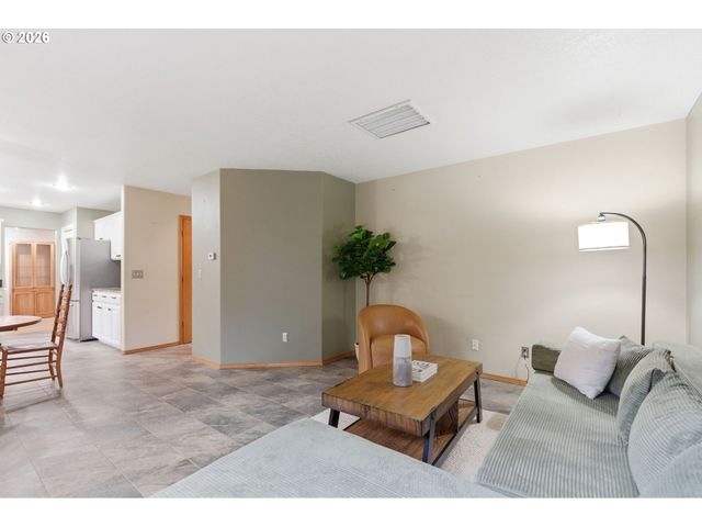 1496 Se ALTHAUS Dr, Troutdale, OR 97060