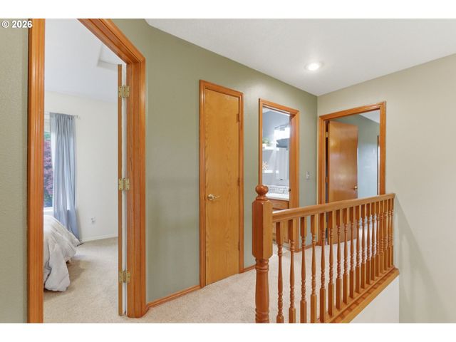 1496 Se ALTHAUS Dr, Troutdale, OR 97060