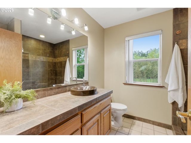 1496 Se ALTHAUS Dr, Troutdale, OR 97060