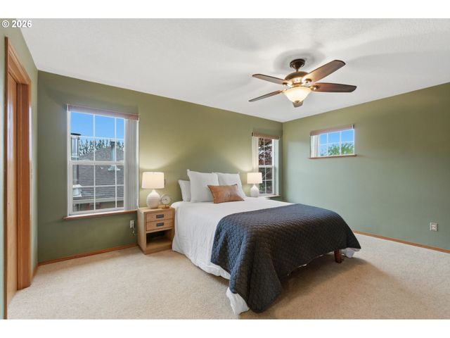 1496 Se ALTHAUS Dr, Troutdale, OR 97060