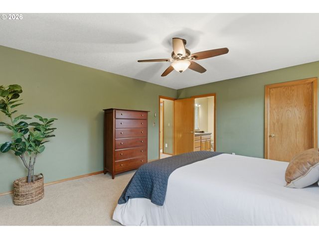 1496 Se ALTHAUS Dr, Troutdale, OR 97060