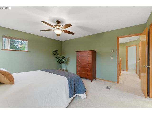 1496 Se ALTHAUS Dr, Troutdale, OR 97060