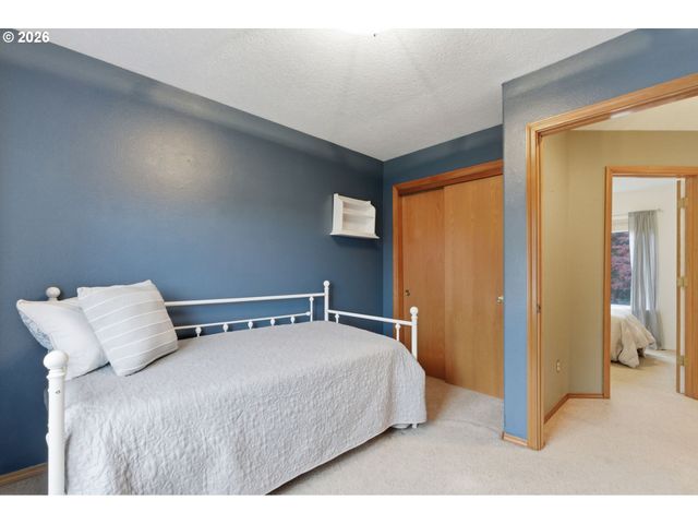 1496 Se ALTHAUS Dr, Troutdale, OR 97060