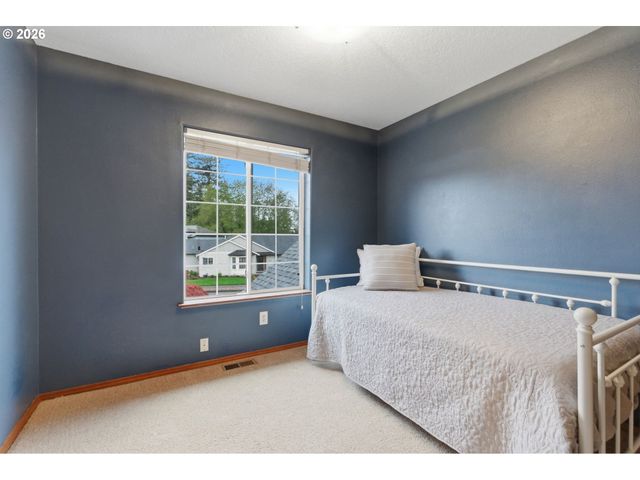 1496 Se ALTHAUS Dr, Troutdale, OR 97060