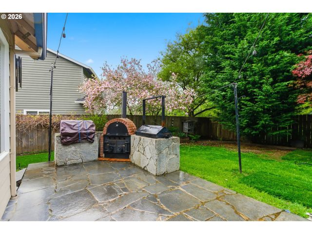 1496 Se ALTHAUS Dr, Troutdale, OR 97060