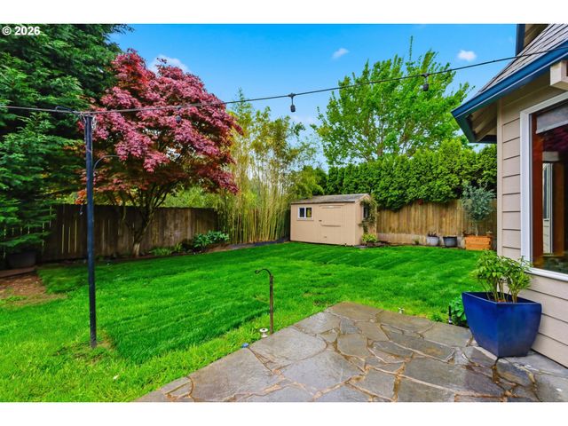 1496 Se ALTHAUS Dr, Troutdale, OR 97060