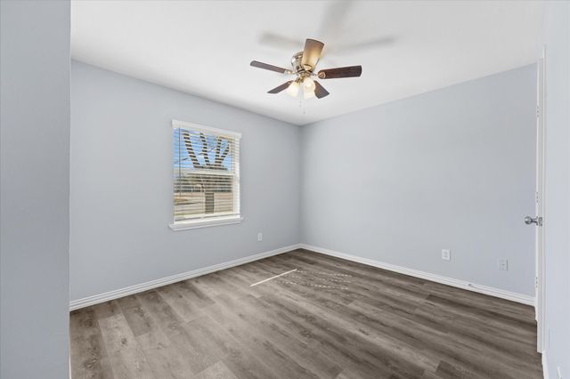 802 La Fiesta Drive, Grand Prairie, TX 75052