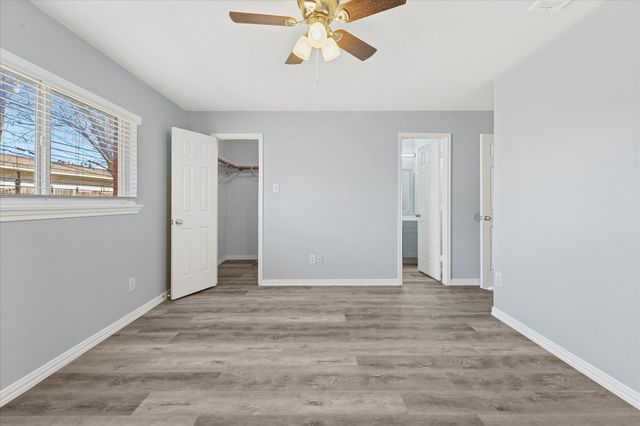 802 La Fiesta Drive, Grand Prairie, TX 75052