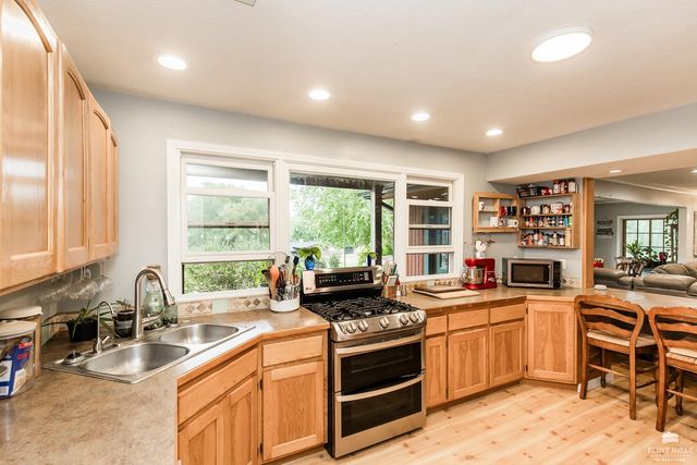 5722 Hervey Lane, Manhattan, KS 66502