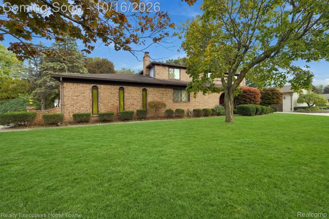 38670 Santa Barbara Street, Clinton Charter Township, MI 48036