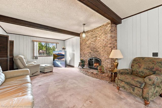 38670 Santa Barbara Street, Clinton Charter Township, MI 48036