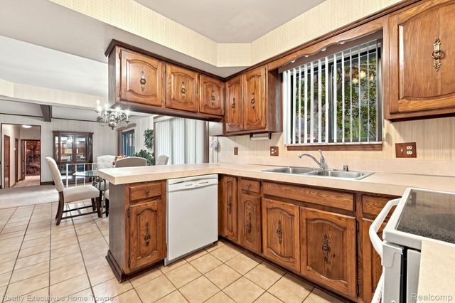 38670 Santa Barbara Street, Clinton Charter Township, MI 48036
