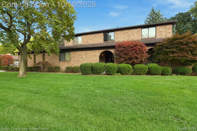 38670 Santa Barbara Street, Clinton Charter Township, MI 48036