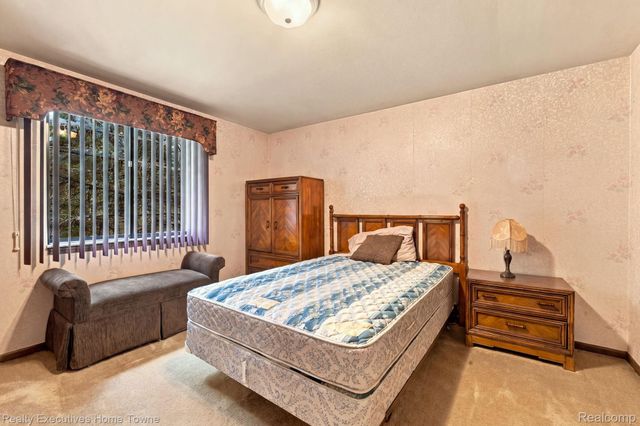 38670 Santa Barbara Street, Clinton Charter Township, MI 48036