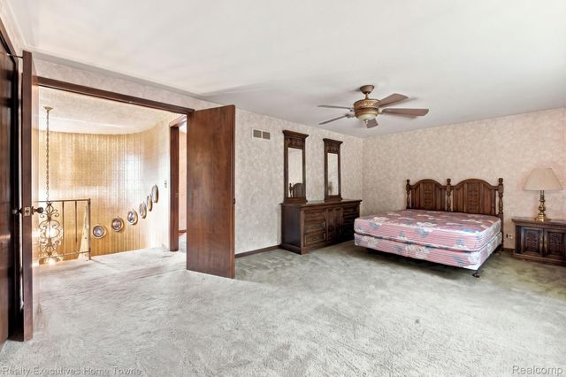 38670 Santa Barbara Street, Clinton Charter Township, MI 48036