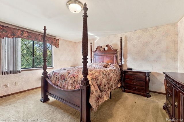 38670 Santa Barbara Street, Clinton Charter Township, MI 48036